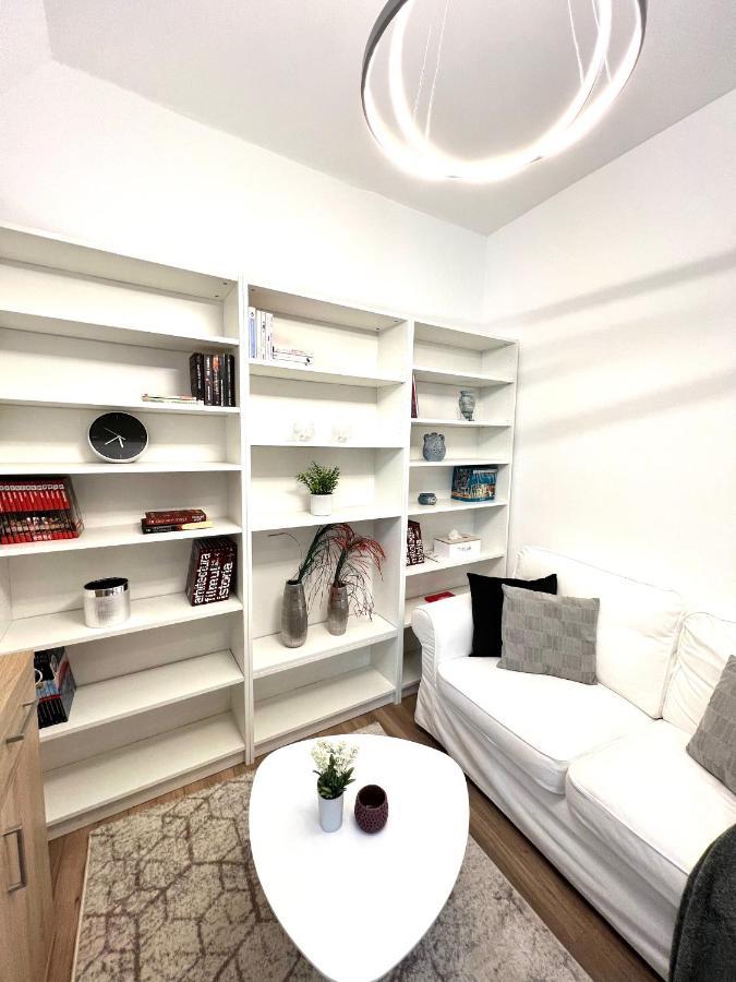 Hot Spot - Apartment - Sanador Victoriei Bucarest Esterno foto