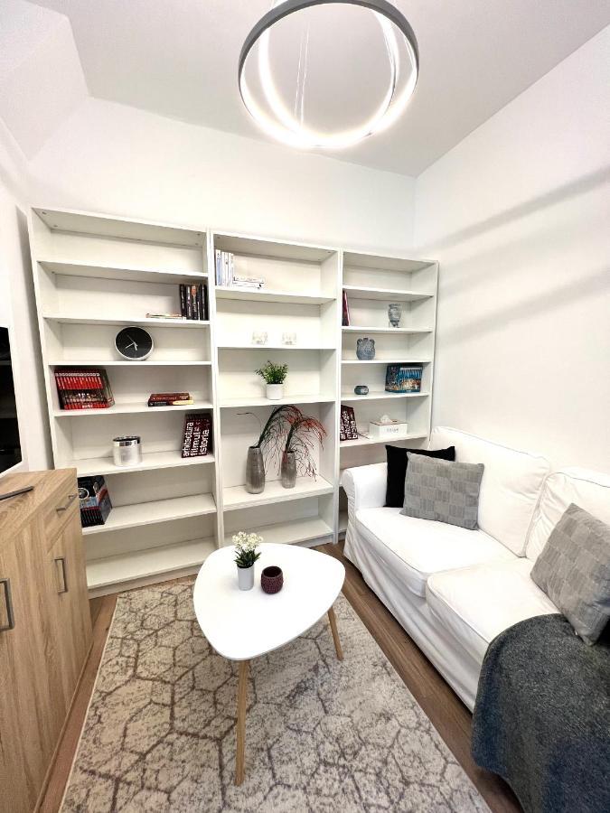 Hot Spot - Apartment - Sanador Victoriei Bucarest Esterno foto