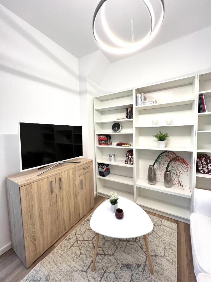 Hot Spot - Apartment - Sanador Victoriei Bucarest Esterno foto
