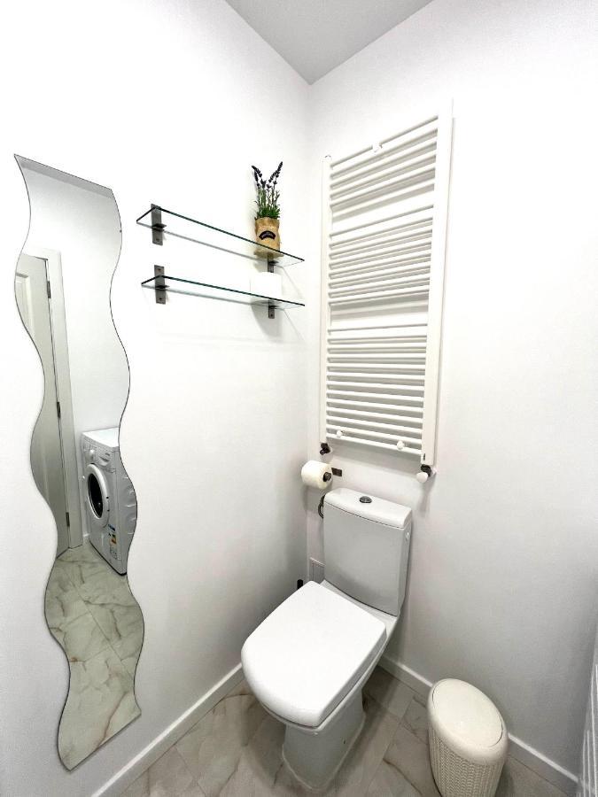 Hot Spot - Apartment - Sanador Victoriei Bucarest Esterno foto